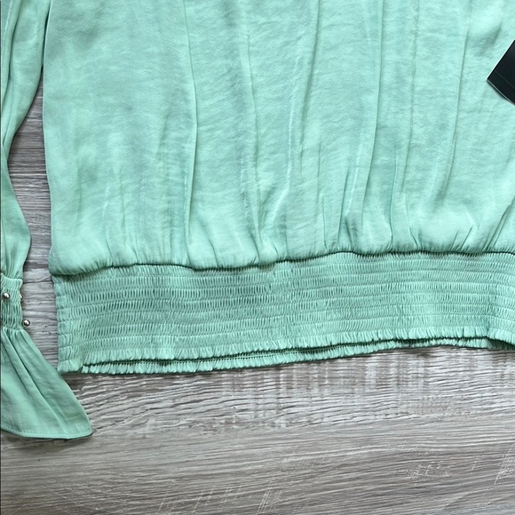 JM Collections Elegant Green Women's Blouse Elastic Waist Cuffs
Flowy Shirt - Picture 4 of 8